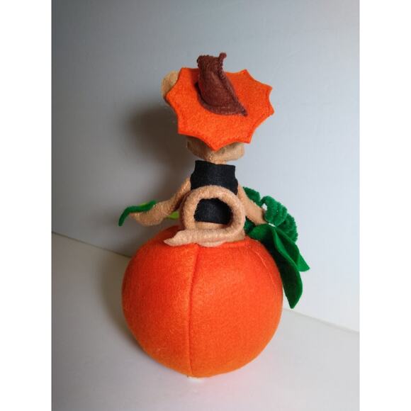 Annalee Halloween Mouse in Pumpkin Artist Doll 2019 Felt Plush - Picture 3 of 4
